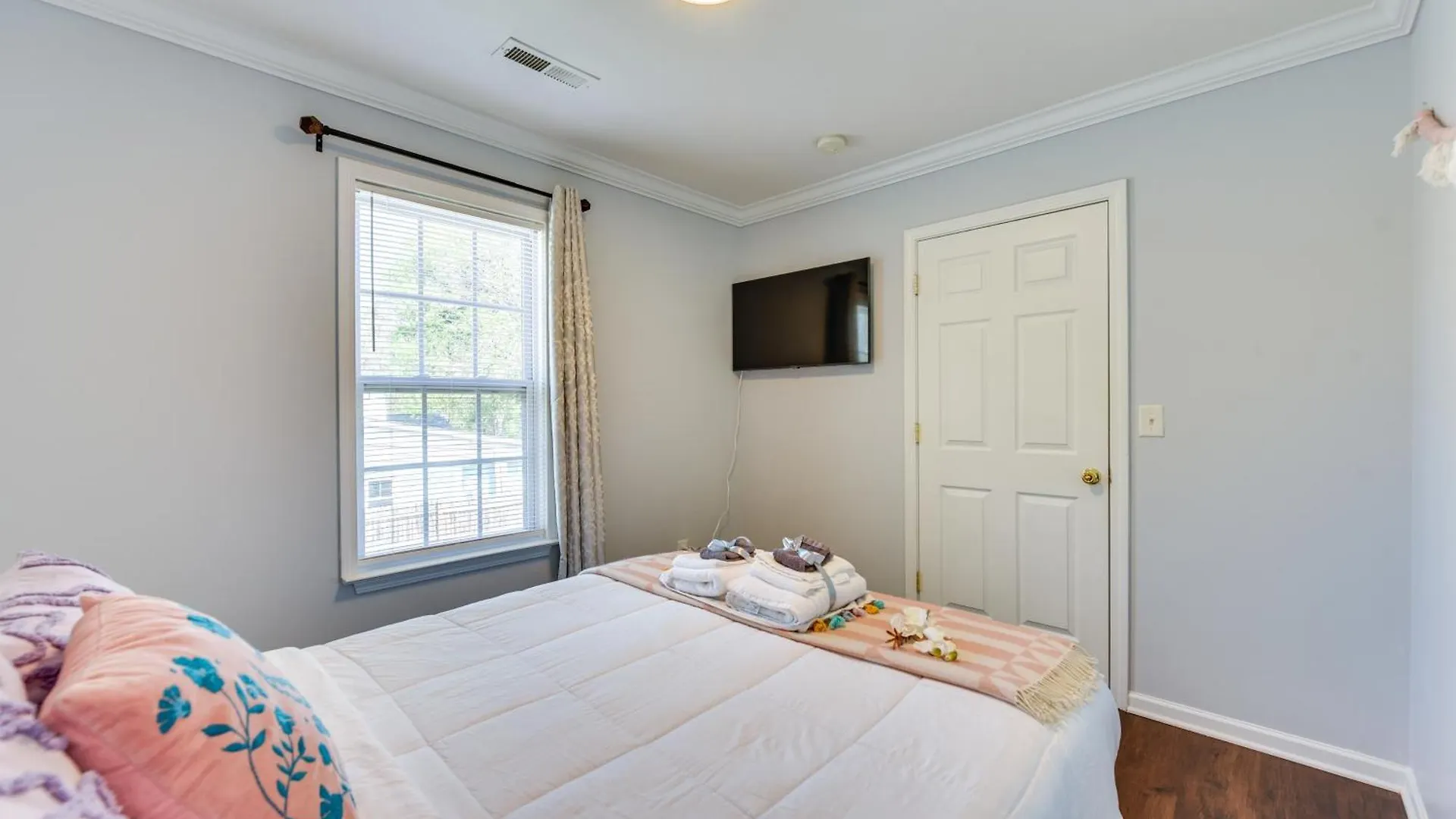 Villa Downtown Gem With Fenced Yard, Bbq Grill And Firepit Charlotte 0*,  Estados Unidos