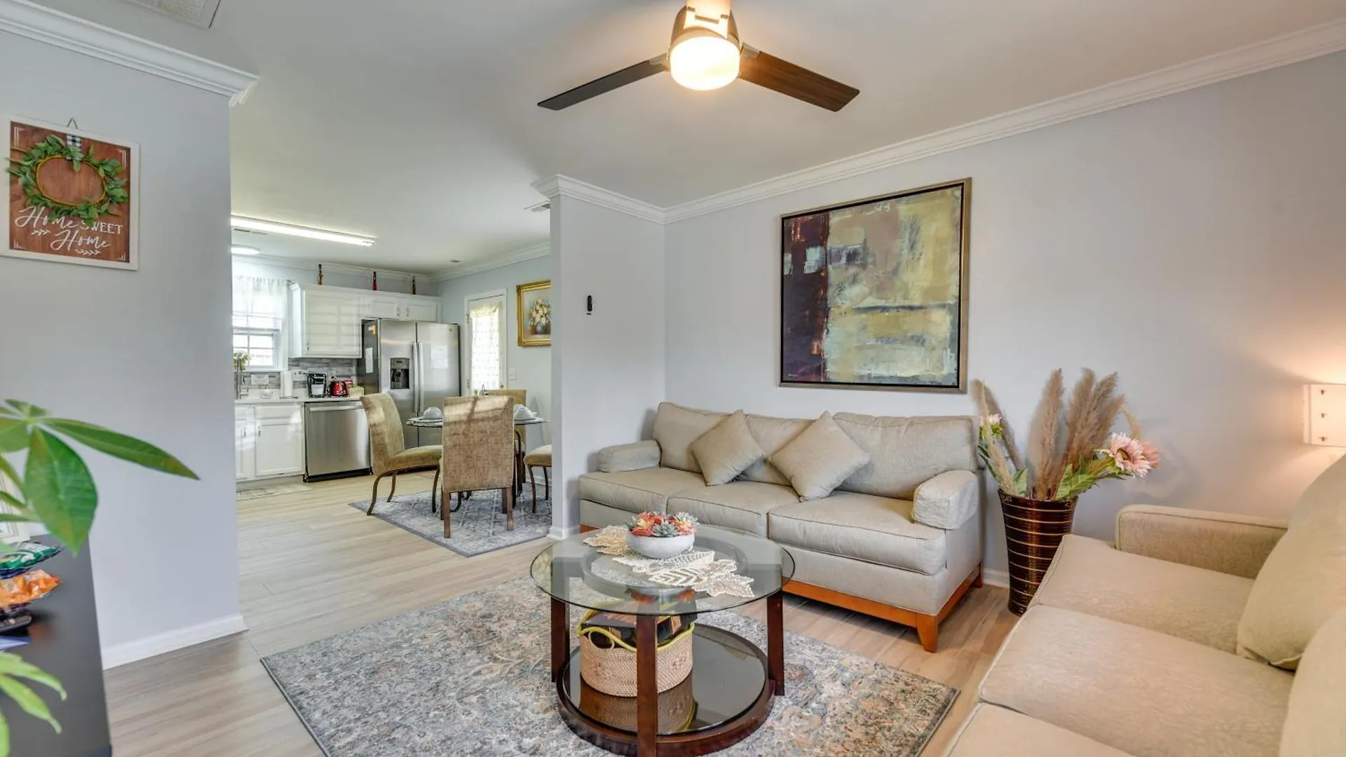 Сasa de vacaciones Villa Downtown Gem With Fenced Yard, Bbq Grill And Firepit Charlotte Estados Unidos