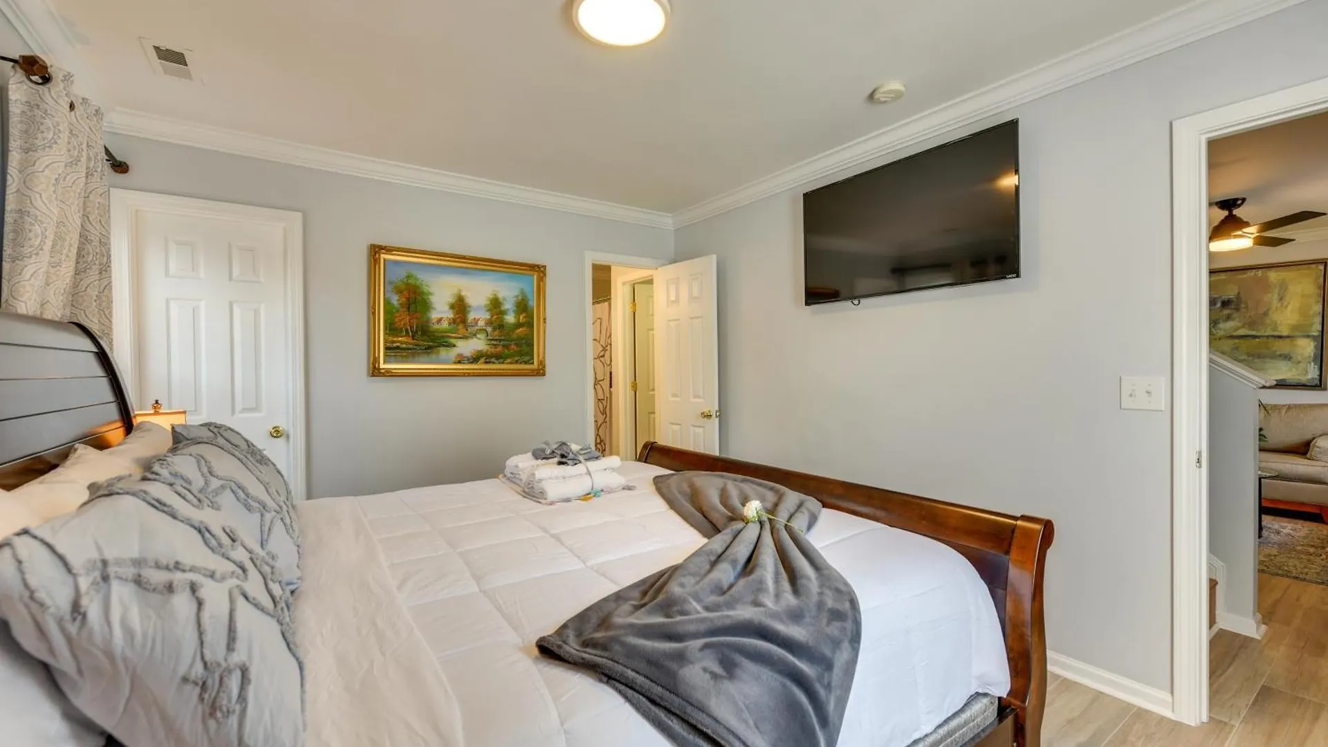 Villa Downtown Gem With Fenced Yard, Bbq Grill And Firepit Charlotte 0*,  Estados Unidos