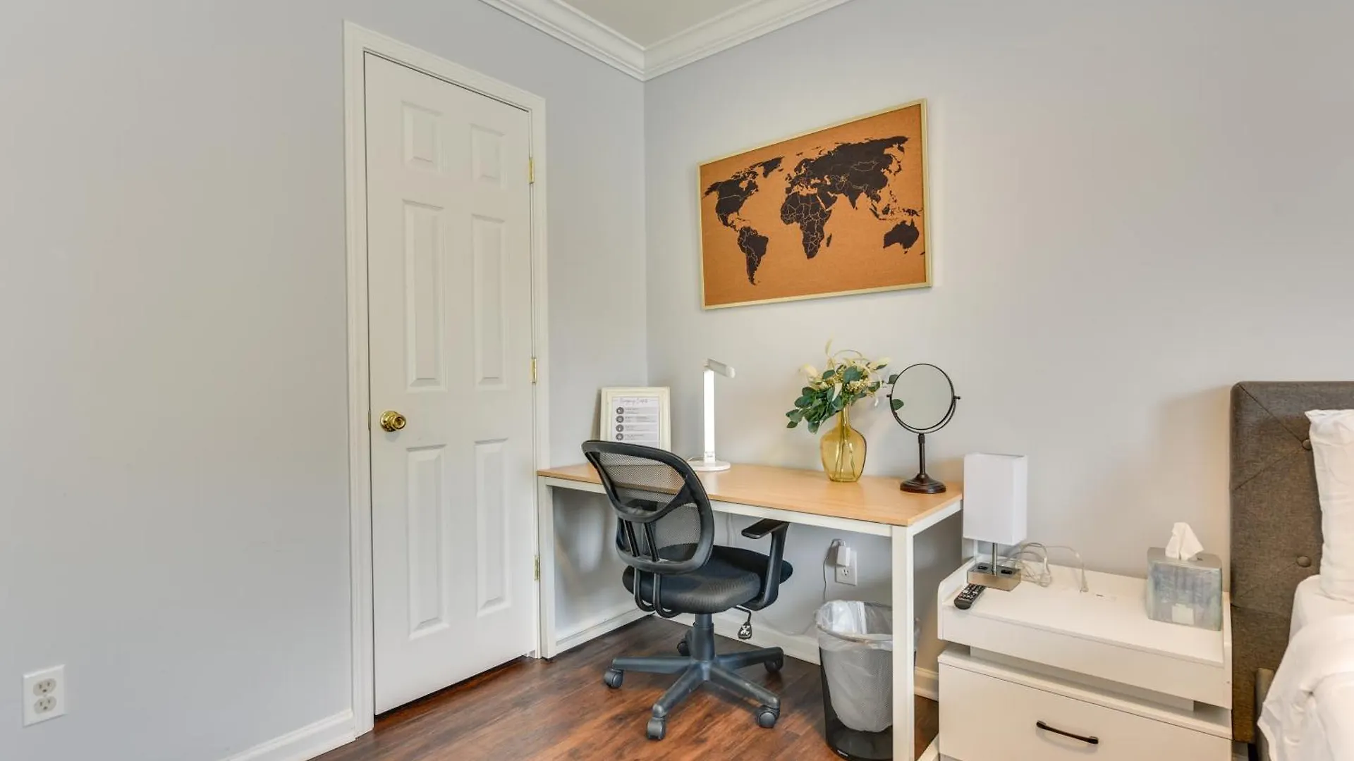 Сasa de vacaciones Villa Downtown Gem With Fenced Yard, Bbq Grill And Firepit Charlotte Estados Unidos