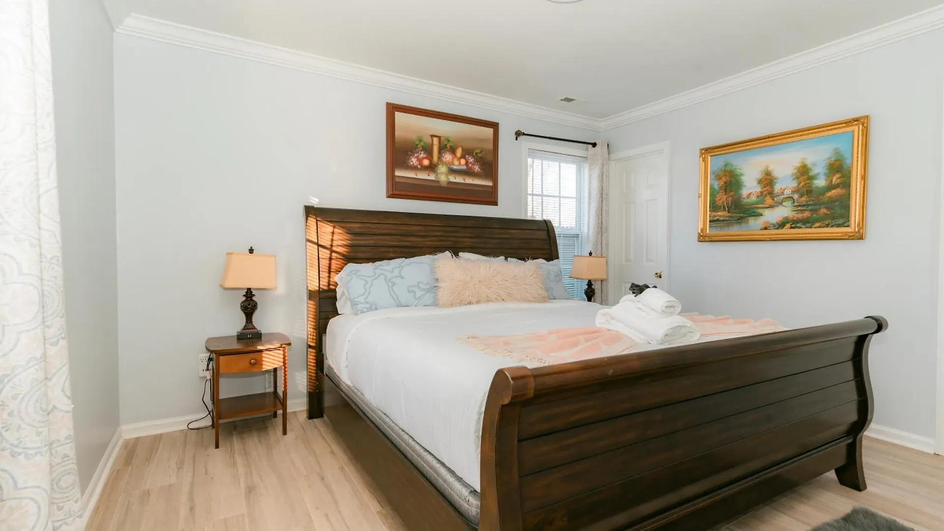 Dom wakacyjny Willa Downtown Gem With Fenced Yard, Bbq Grill And Firepit Charlotte Stany Zjednoczone Ameryki