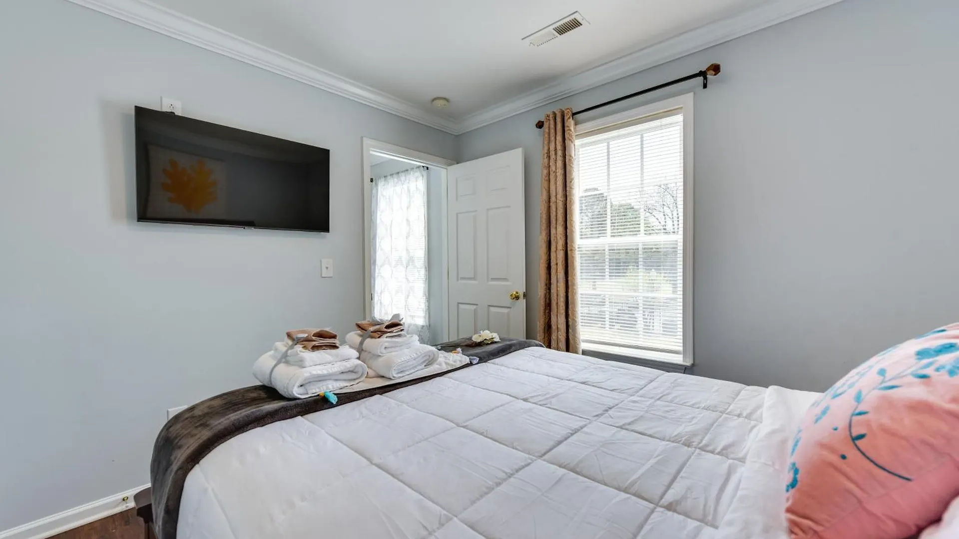Willa Downtown Gem With Fenced Yard, Bbq Grill And Firepit Charlotte Dom wakacyjny